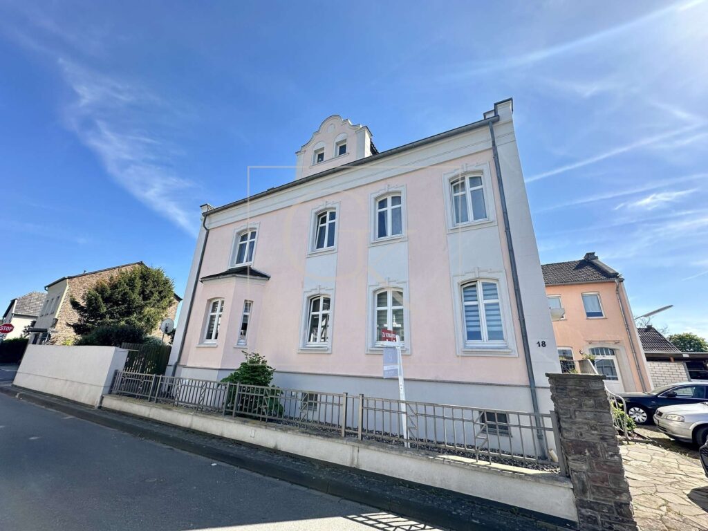 Dreifamilienhaus